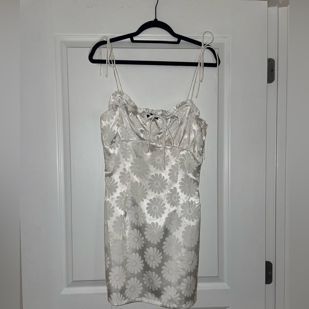 Cotton candy white daisy mini dress